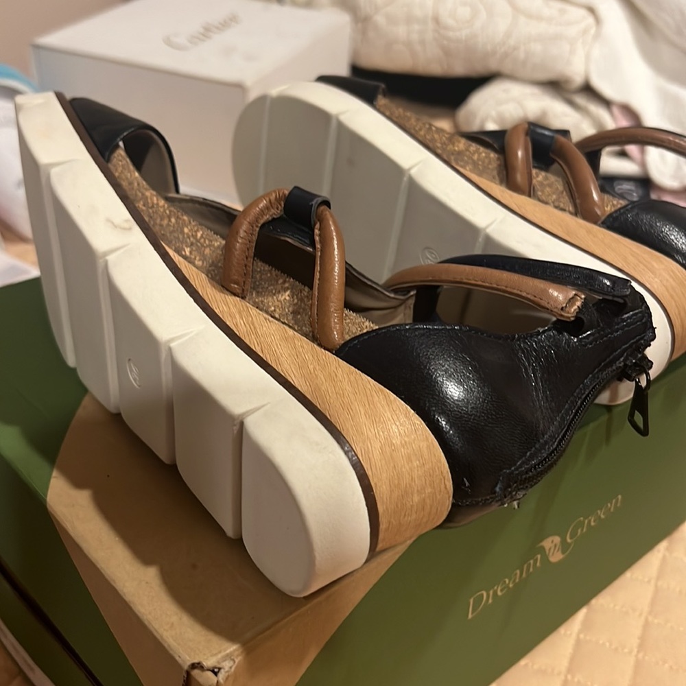 Sandals - Picture 3 of 4